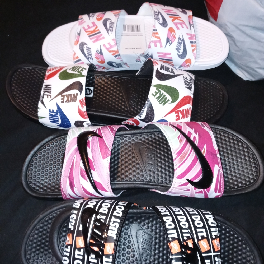 Women's Nike flip flops new with tags